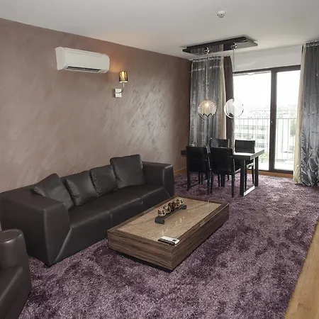 首都中心住宅公寓 *