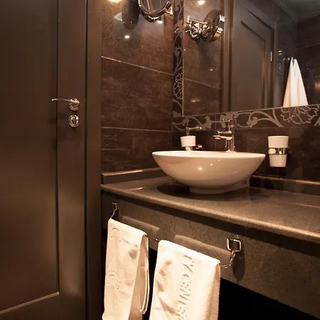 首都中心住宅公寓 *