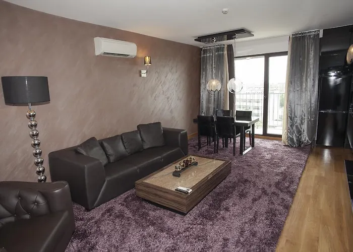 首都中心住宅公寓 *