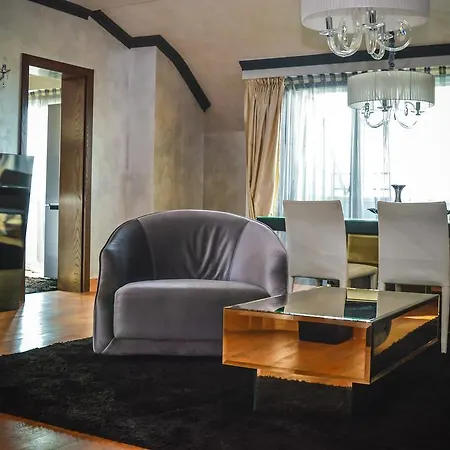 Capital Center Apartment *