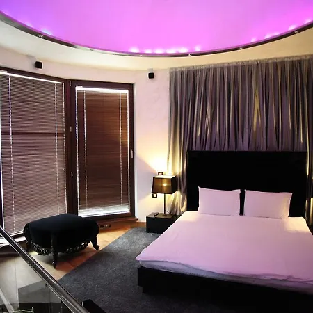 Capital Center Apartment *