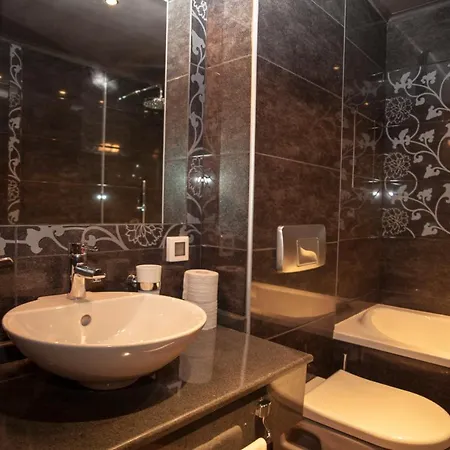 Capital Center Apartment *