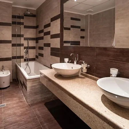 Capital Center Apartment *